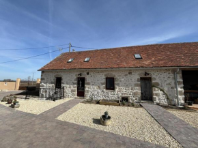 Gîte avec Spa, Cheminée, Nature et Confort à Montaigu-le-Blin - FR-1-489-522